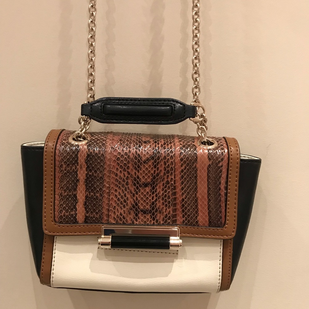 Holt Renfrew ladies medium Shoulder Bag.